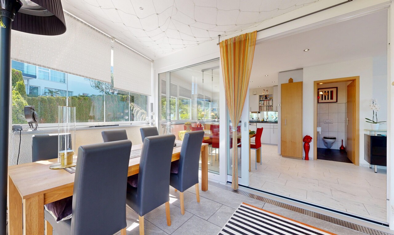 salle à manger avec inside property, lumière naturelle, natural light, et light floor