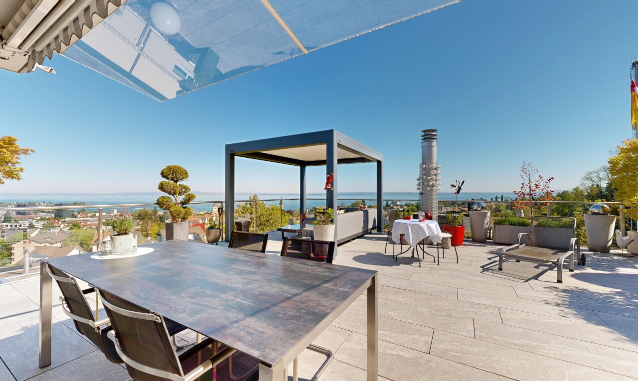 terrasse avec terrasse, coin repas extérieur, day time, water view, et vue sur l'eau
