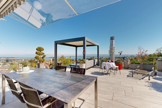 terrasse avec terrasse, coin repas extérieur, day time, water view, et vue sur l'eau
