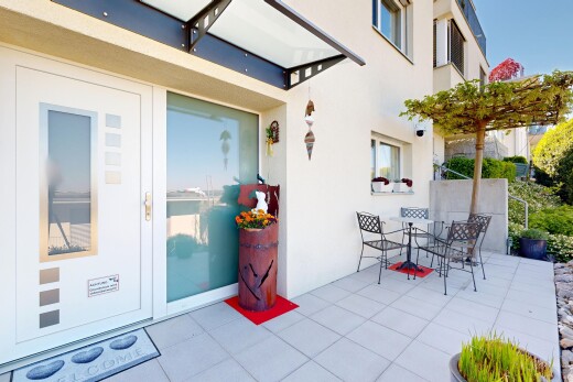 terrasse avec terrasse, day time, property visible, et coin repas extérieur