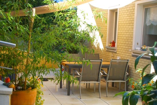 terrasse avec coin repas extérieur, terrasse, et from property