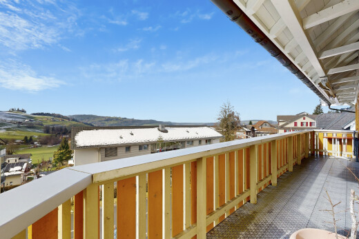balcon avec balcon, from property, et day time