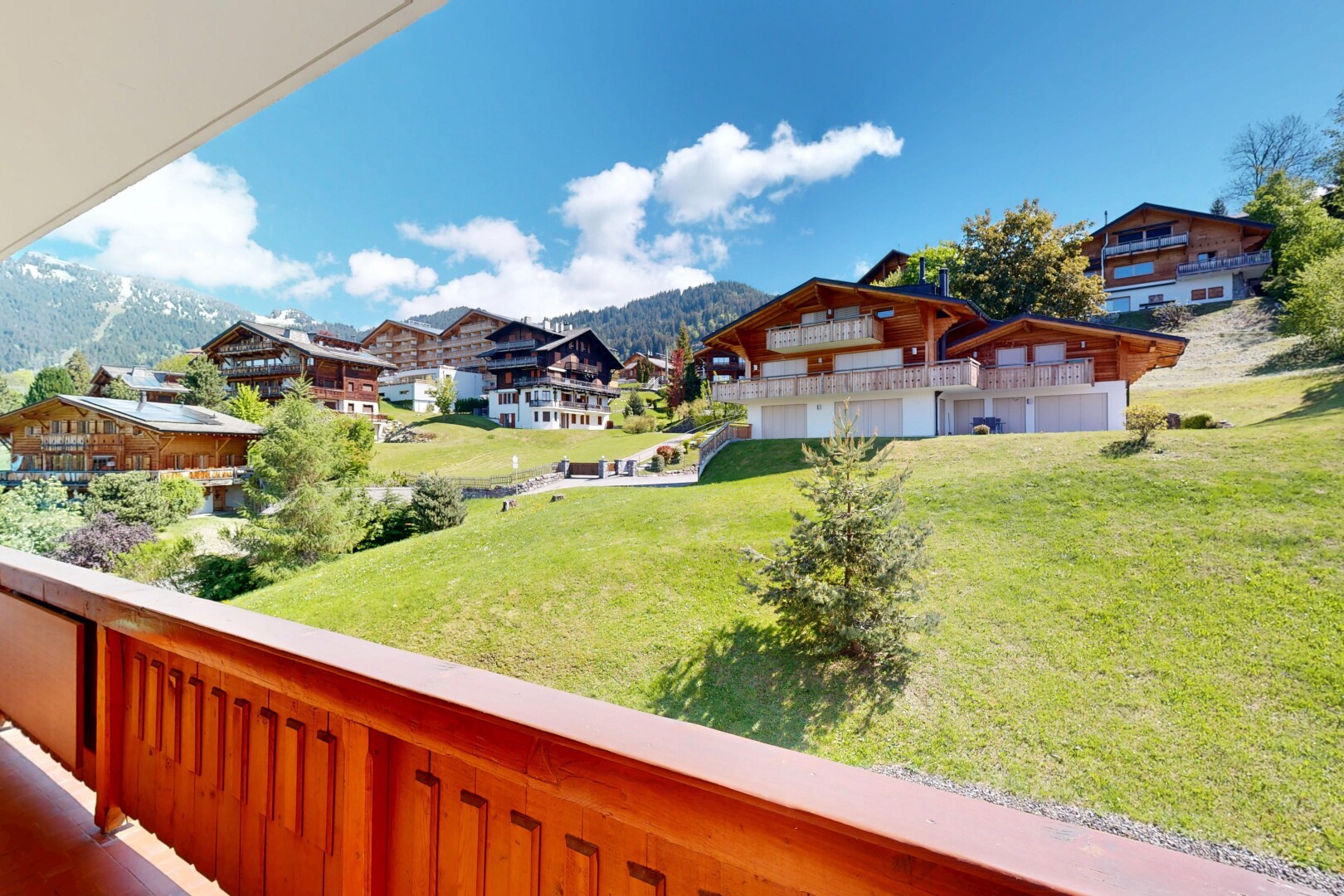 balcon avec from property, balcon, mountain view, vue sur la montagne, et day time