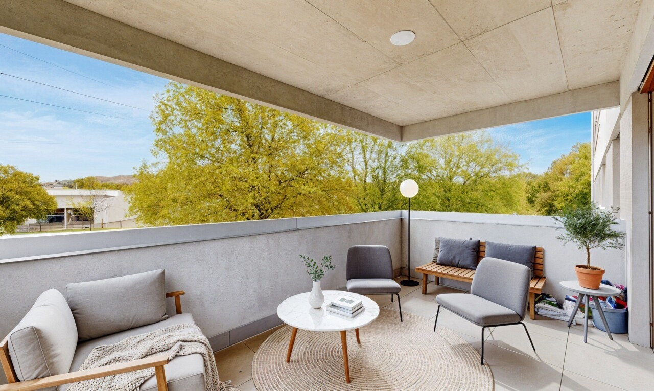 terrasse avec espace de vie extérieur, day time, from property, terrasse, et virtually staged