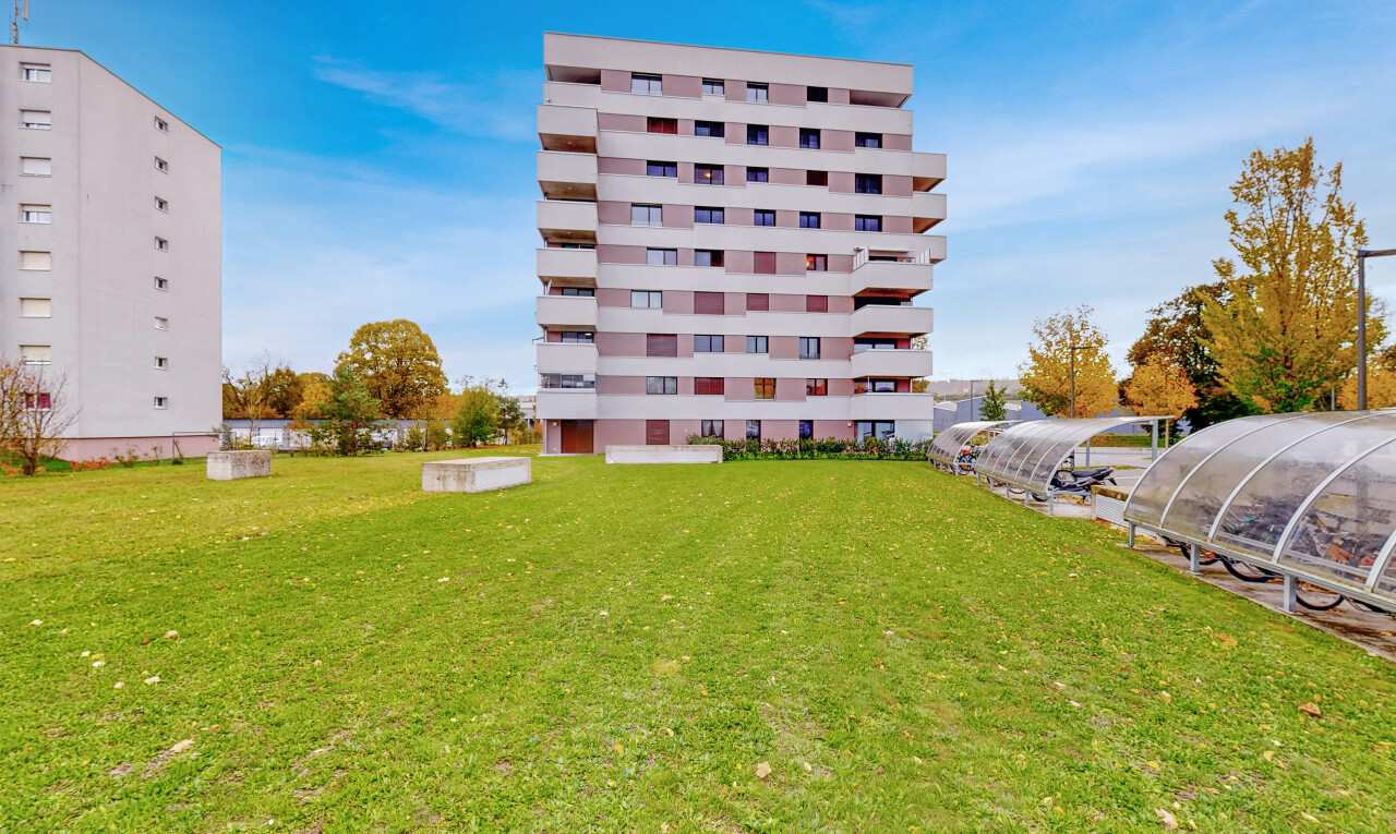 extérieur du bâtiment avec serre, day time, et property visible