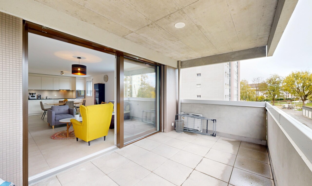 terrasse avec balcon