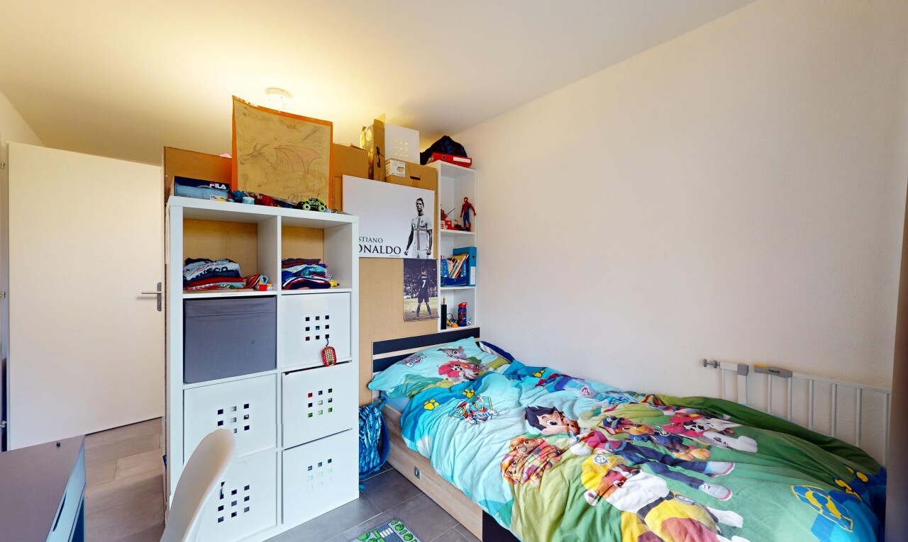 room / bedroom with radiator heating unit