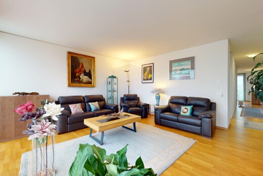 wohnzimmer mit holzfußboden und gipskartonwand