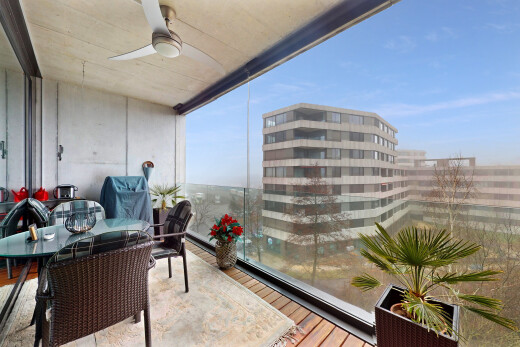 balcon avec ventilateur de plafond, gril, véranda, et balcon