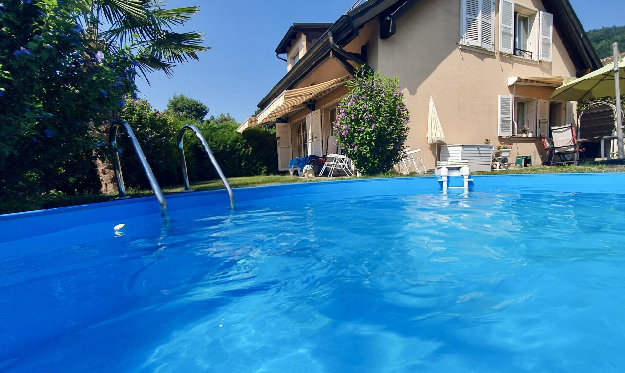 Villa jumelle avec vue dégagée et piscine au cœur de Blonay