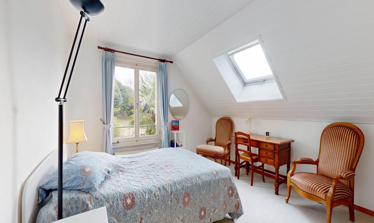 chambre avec pièce supplémentaire, puits de lumière, plafond bas, low ceiling, et cloison sèche