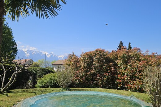 piscine avec piscine, day time, from property, et pelouse