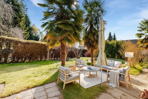 jardin avec espace de vie extérieur, pelouse, from property, terrasse, et day time