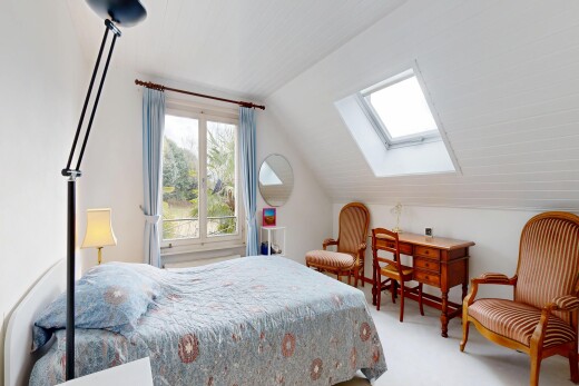 chambre avec pièce supplémentaire, puits de lumière, plafond bas, low ceiling, et cloison sèche