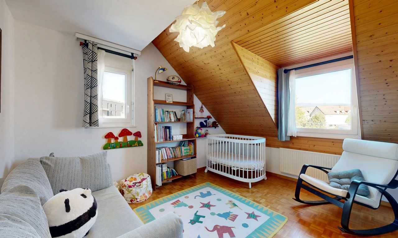 chambre avec wood ceiling, plafond en bois, radiateur, pièce supplémentaire, et nursery