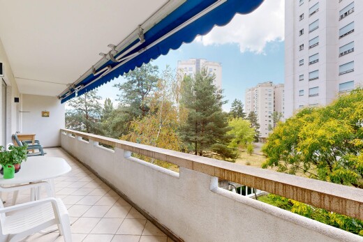 balcon avec balcon, from property, et day time