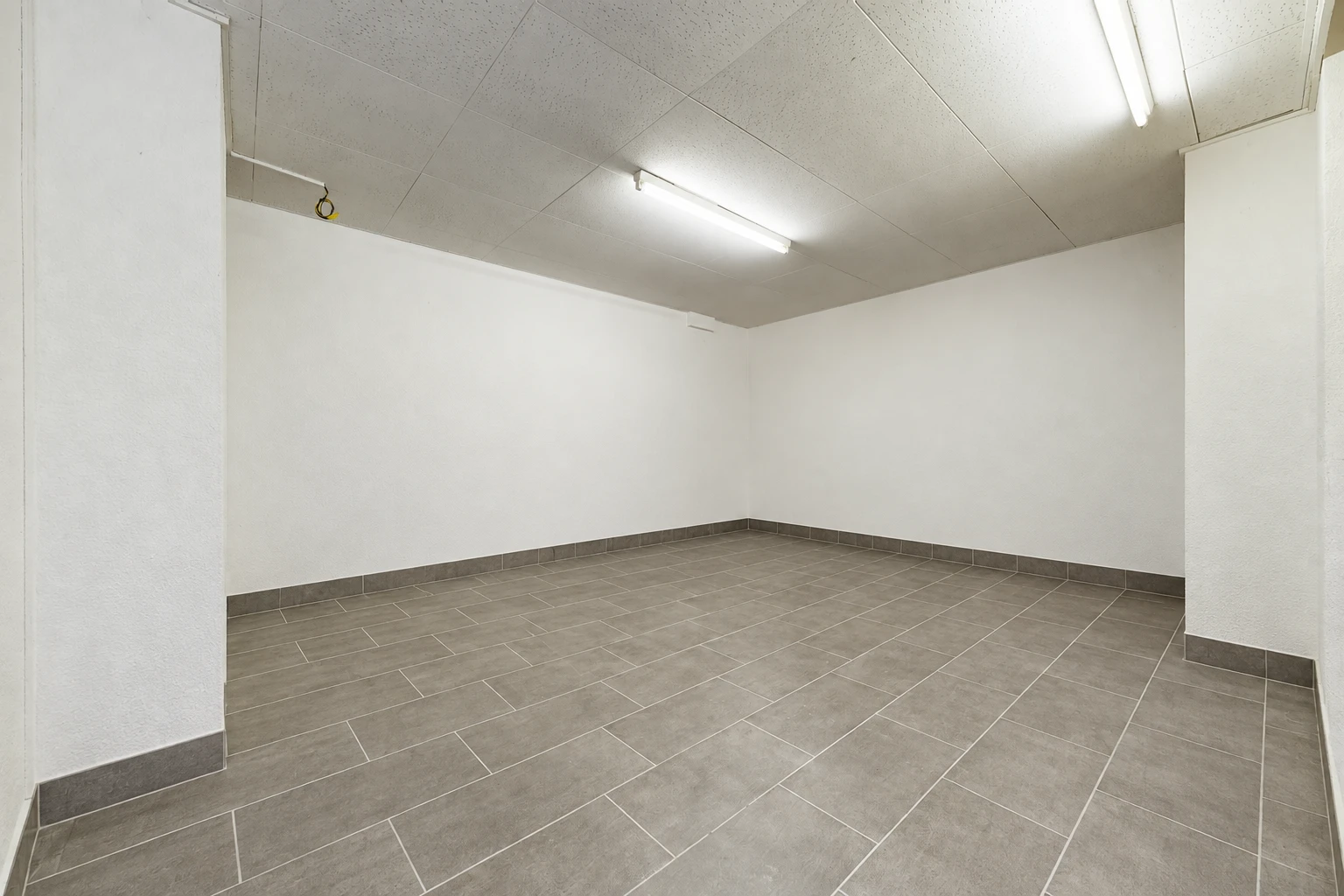 leerer raum mit gipskartonwand, inside property, drywall, sockelleisten, und baseboards wall
