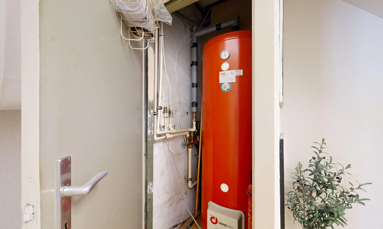 einzelheiten mit wasserkocher, wall, und interior