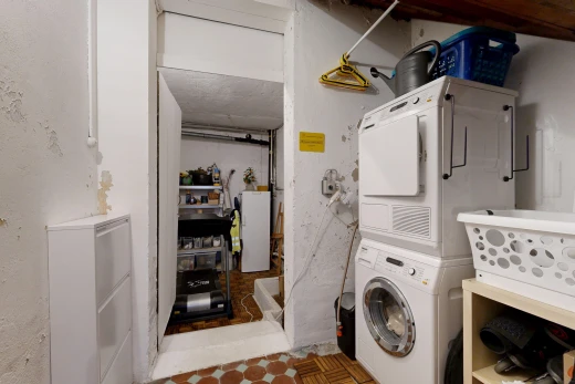 wäschekammer mit wäscherei, waschturm, und inside property