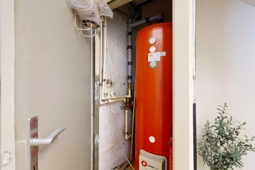einzelheiten mit wasserkocher, wall, und interior