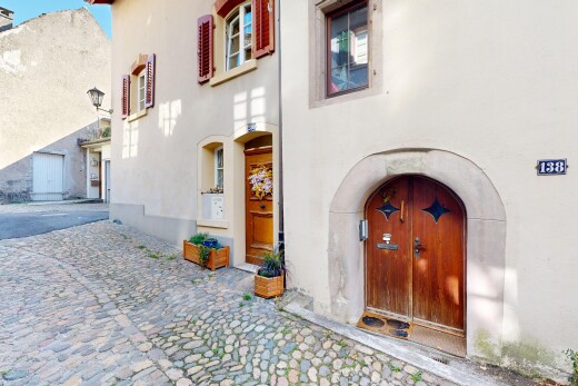 außenansicht mit stuckverkleidung, property visible, und day time
