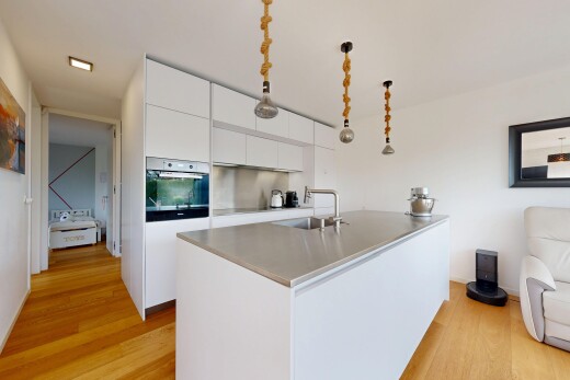 küche mit wood finish floor, holzfußboden, schränke mit flachen paneelen, drywall, und gipskartonwand