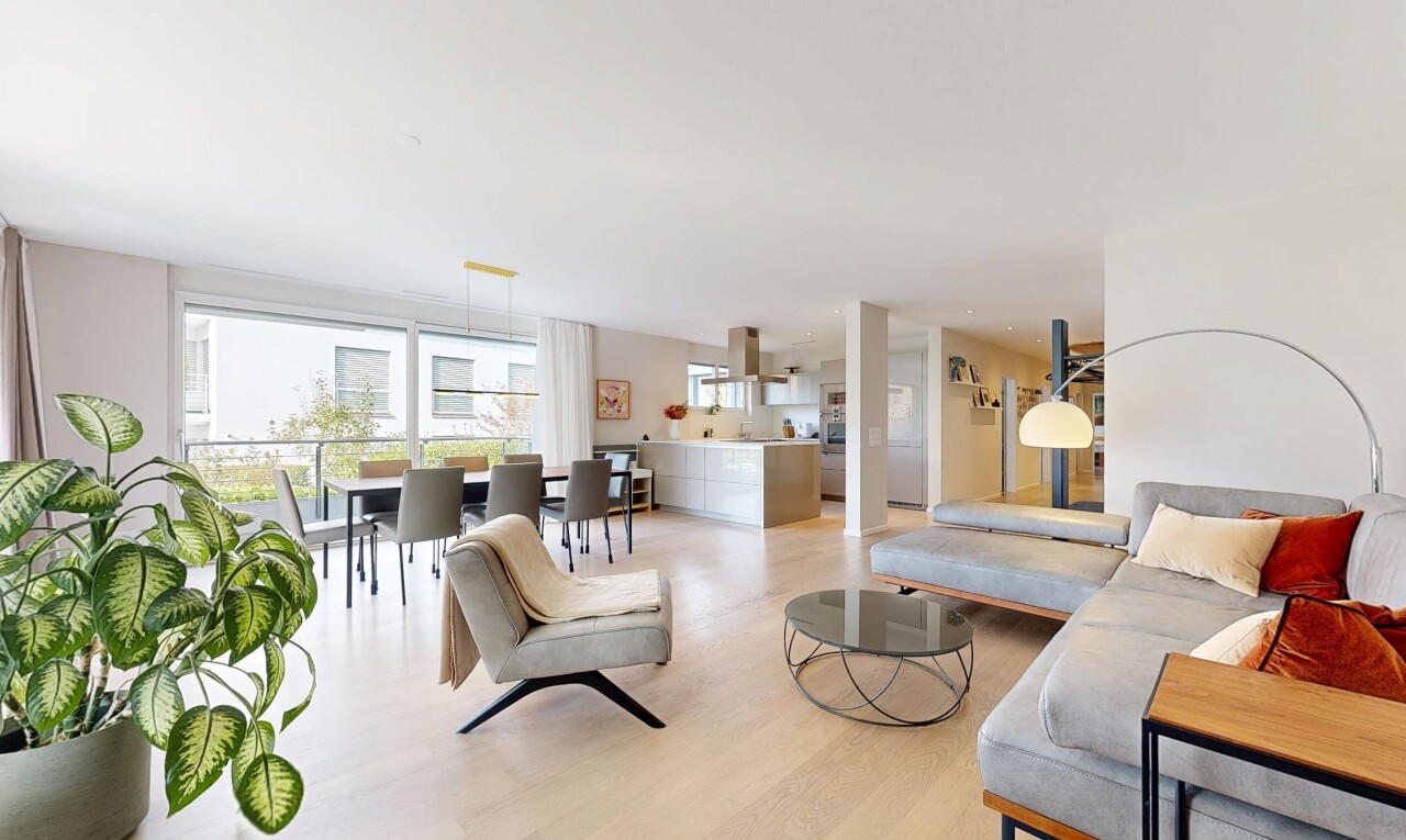 Elegant 4.5-Room Apartment in Zumikon