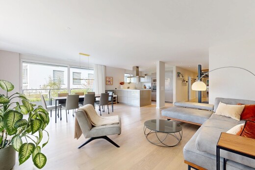 salon / salle à manger avec natural light, lumière naturelle, drywall, cloison sèche, et inside property