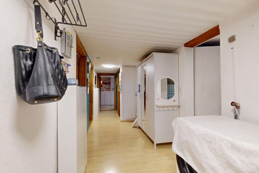 halle / korridor mit holzfußboden, wood finish floor, inside property, gipskartonwand, und drywall