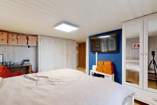 chambre avec inside property, low ceiling, plafond bas, placard, et sous-sol