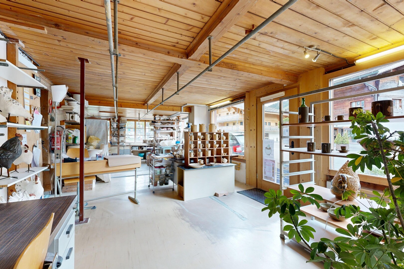 innenraum mit inside community, natural light, und concrete floor