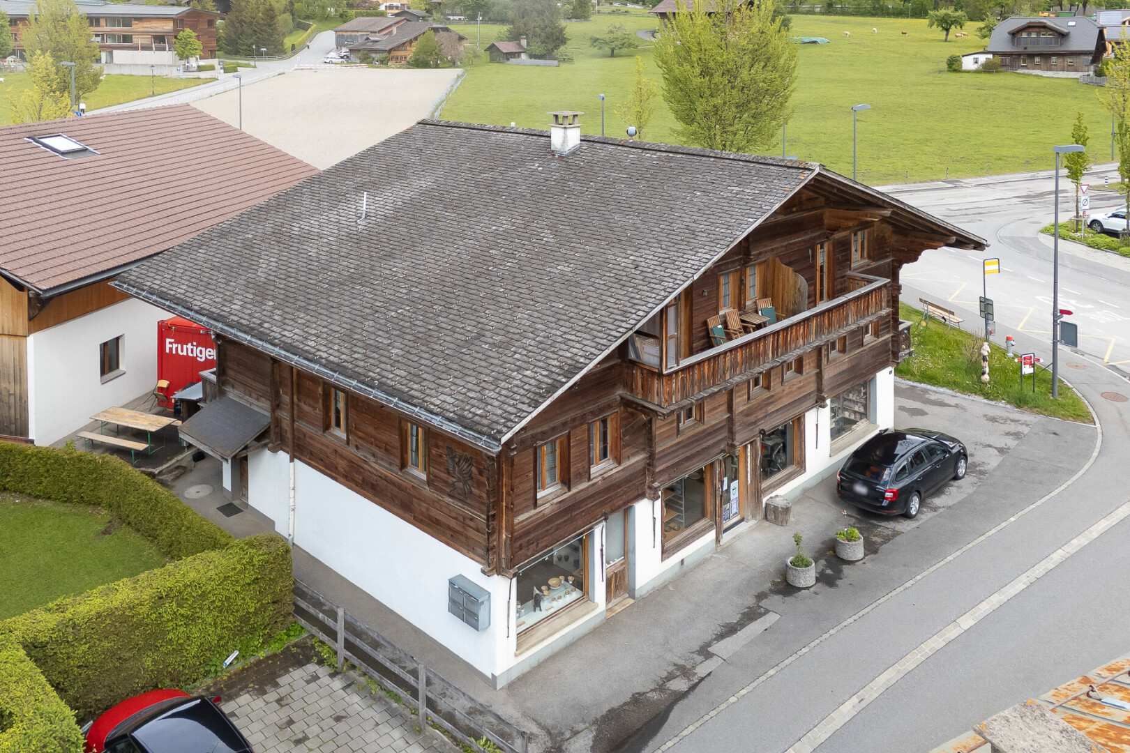 außenansicht mit drone view, schindeldach, und veranda