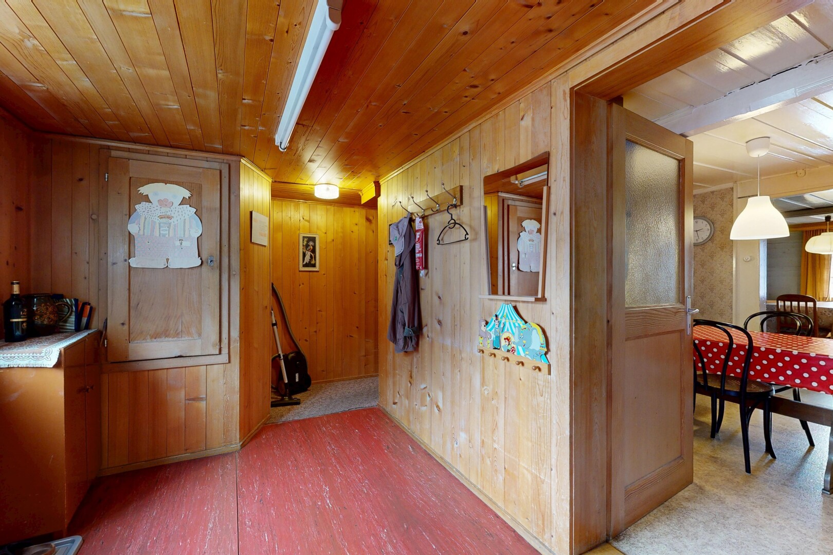 halle / korridor mit holzdecke, wood ceiling, inside property, holzwand, und wood wall
