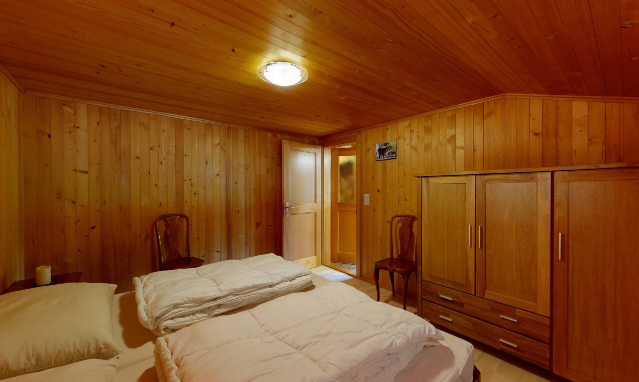 zimmer / schlafzimmer mit holzdecke, wood ceiling, inside property, holzwand, und wood wall