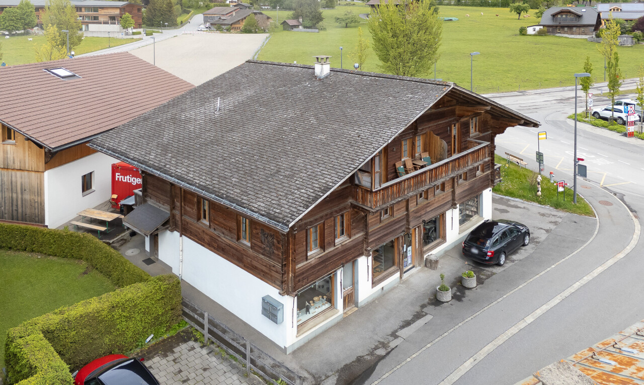 außenansicht mit drone view, schindeldach, und veranda
