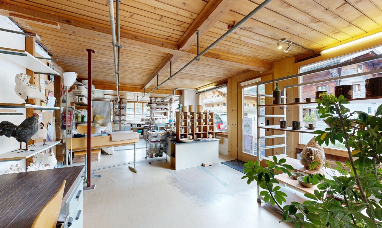 innenraum mit inside community, natural light, und concrete floor