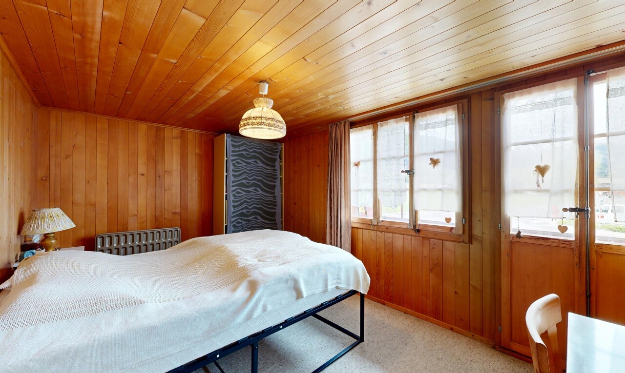 zimmer / schlafzimmer mit wood wall, holzwand, carpet, teppich, und wood ceiling
