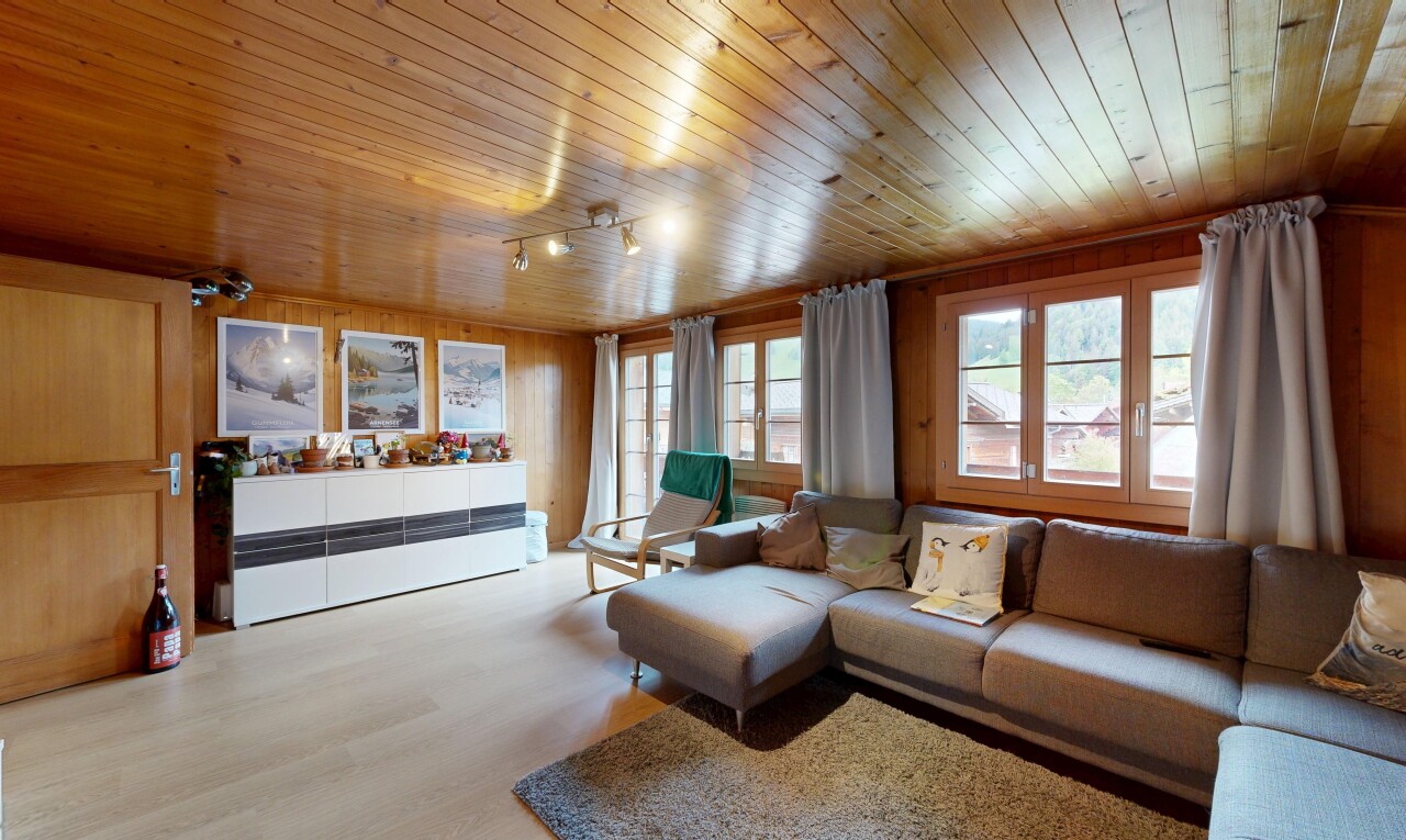 wohnzimmer mit inside property, holzfußboden, wood finish floor, holzdecke, und wood ceiling