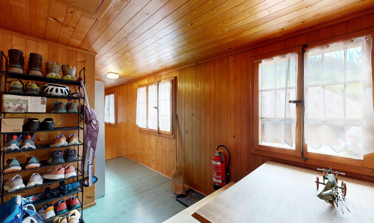 zimmer / schlafzimmer mit inside property, wood wall, holzwand, wood ceiling, und holzdecke
