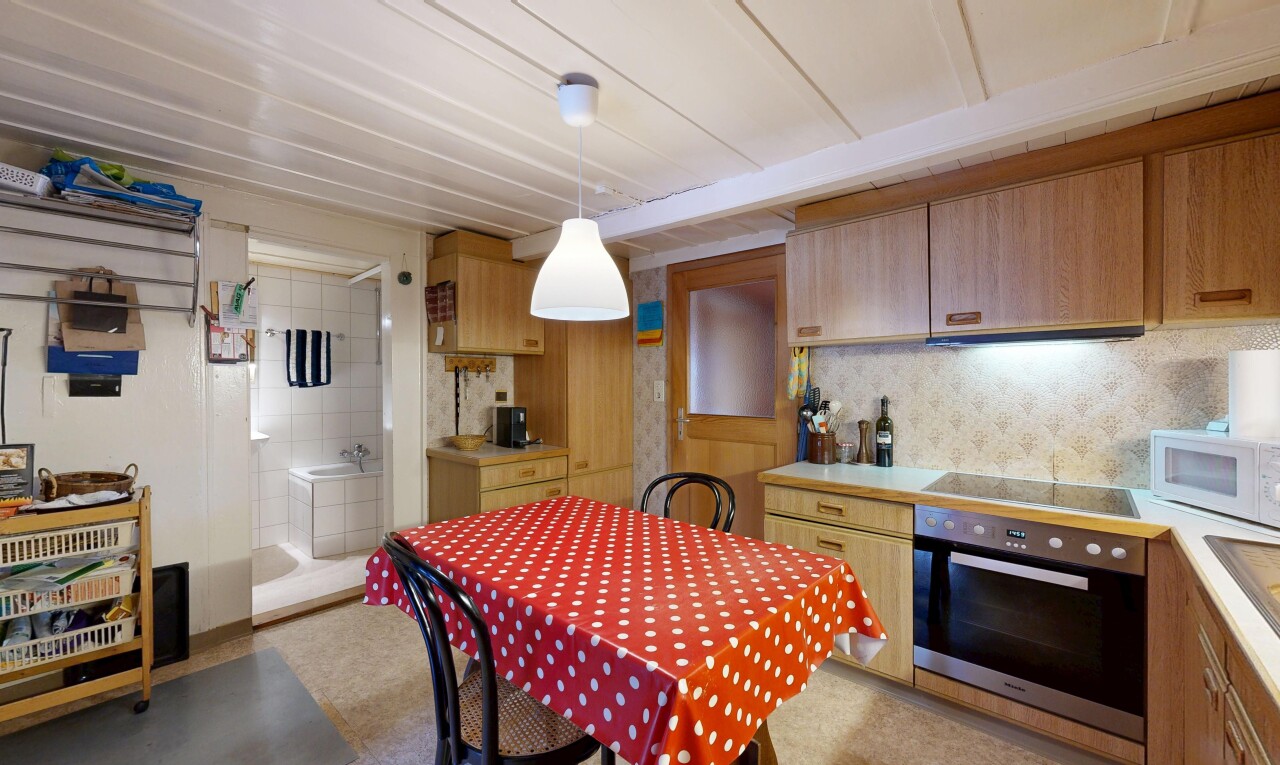 küche mit arbeitsplatten, light countertops, ofen, pendelleuchte, und pendant lighting