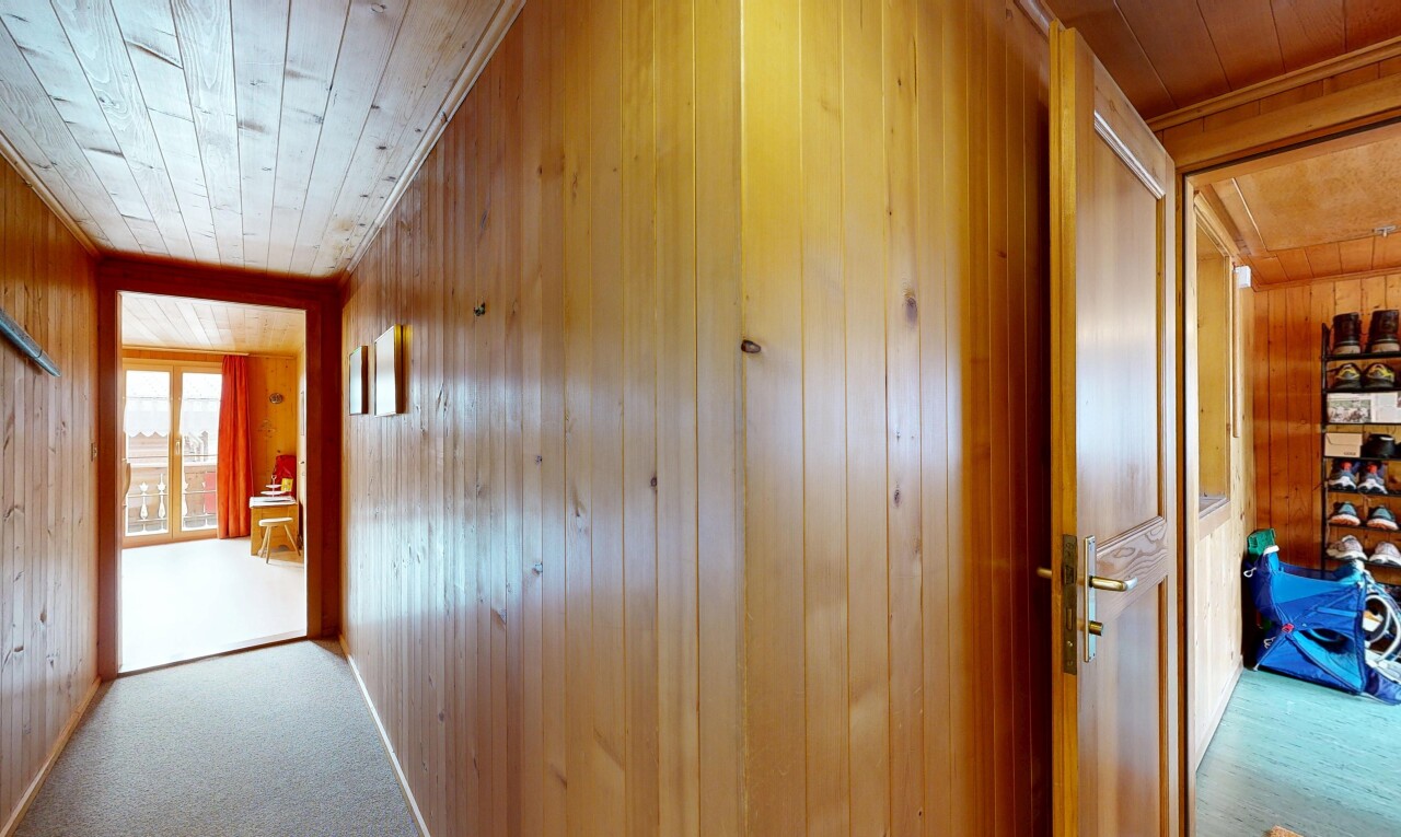 halle / korridor mit wood ceiling, holzdecke, inside property, wood wall, und holzwand