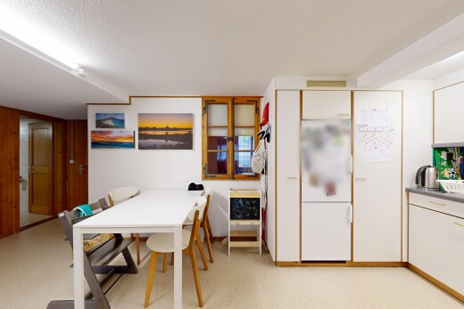 küche mit inside property, light floor, weiße schränke, white cabinets, und gipskartonwand