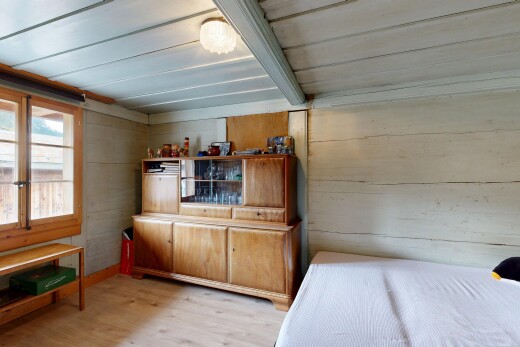 zimmer / schlafzimmer mit wood wall, holzwand, wood finish floor, holzfußboden, und natural light