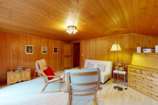 wohnzimmer mit holzfußboden, wood finish floor, holzdecke, wood ceiling, und inside property