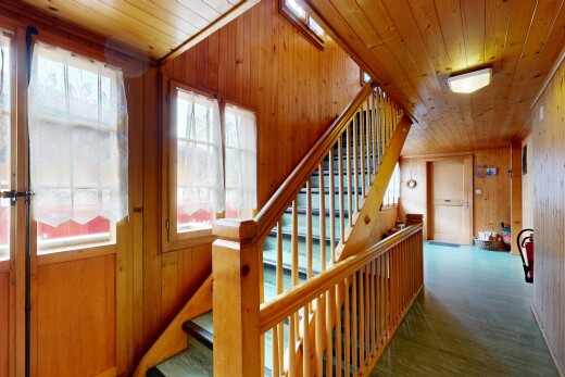 treppe mit treppen, holzwand, wood wall, inside property, und holzdecke