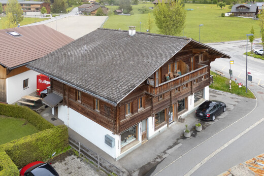 außenansicht mit drone view, schindeldach, und veranda