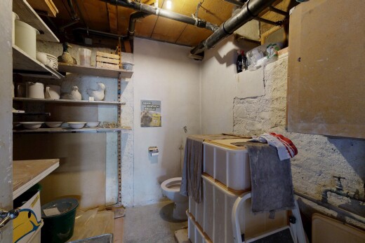 bad mit toilette, inside property, gäste-wc, keller, und drywall
