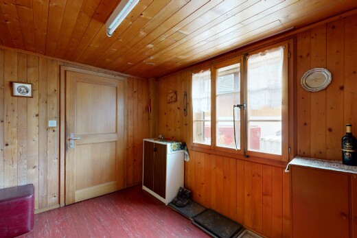 zimmer / schlafzimmer mit holzfußboden, wood finish floor, holzwand, wood wall, und holzdecke