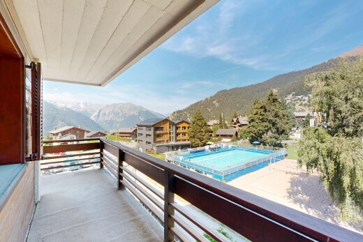 balcon avec balcon, vue sur la montagne, mountain view, day time, et view focus