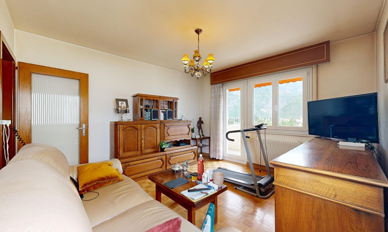 living area featuring hanging lights and parquet floors